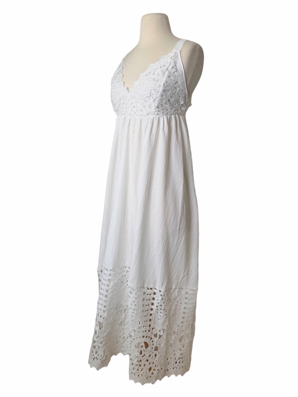VINTAGE CROCHET WHITE MAXI SHIFT DRESS. - Picture 5 of 8